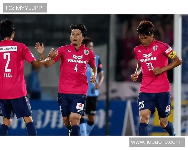 大板樱花与广岛三箭的激烈对决展现日本足球的魅力与激情 大板樱花与广岛三箭的激烈对决展现日本足球的魅力与激情