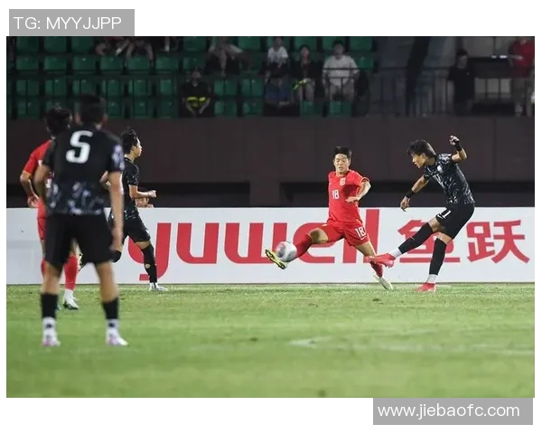 2016年中国与韩国足球对抗赛回顾与分析：激情碰撞与战术较量的精彩瞬间