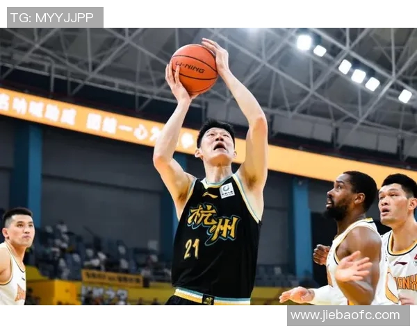 CBA焦点对决广东队迎战浙江稠州队争夺季后赛席位的关键战役
