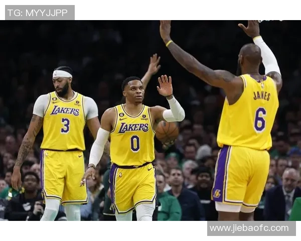 布鲁克洛佩斯：从NBA巨星到篮球战术的创新者与领袖之路